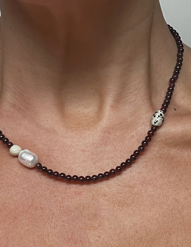 Maeryn - Garnet & Pearl Necklace