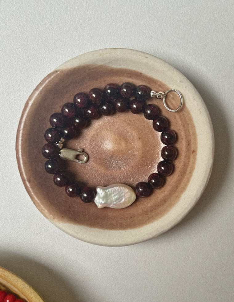 Virel - Garnet & Pearl Bracelet