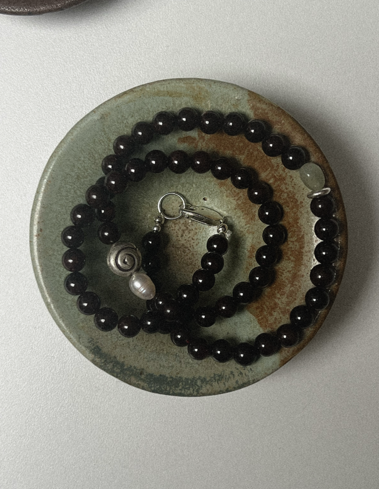 Orryelle - Garnet & Pearl Necklace