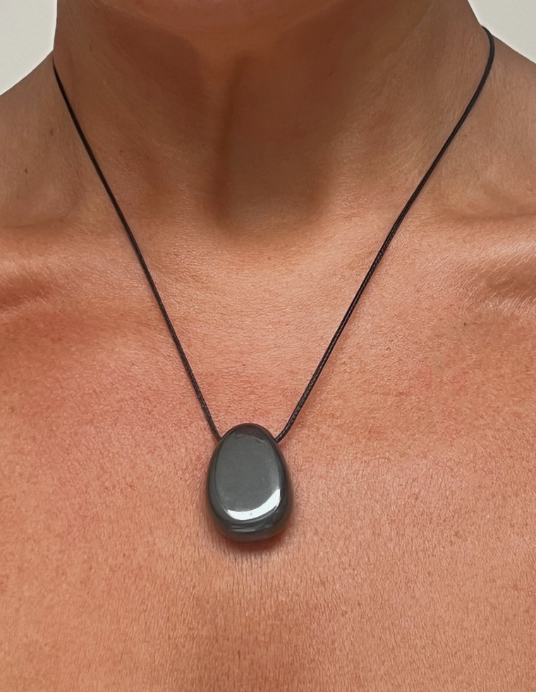 Olyssar II - Hematite Forma Pendant