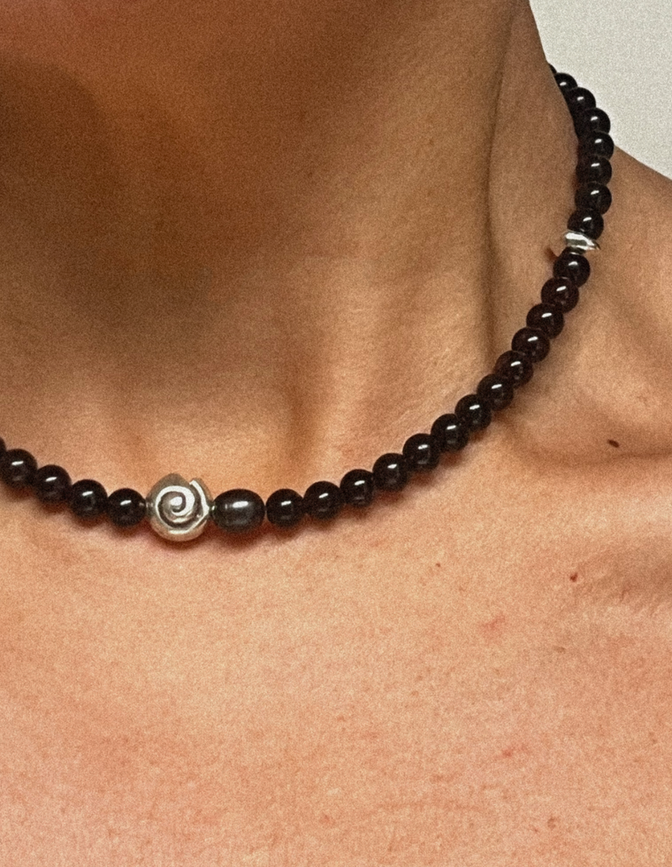 Thalric - Garnet & Pearl Necklace