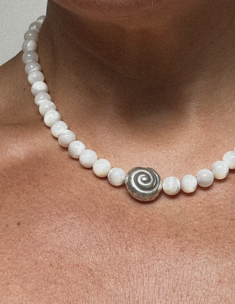 Lucira - Mother of Pearl Necklace