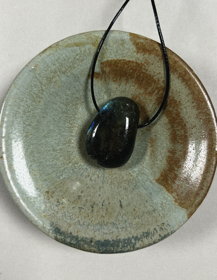Veythra - Labradorite Forma Pendant