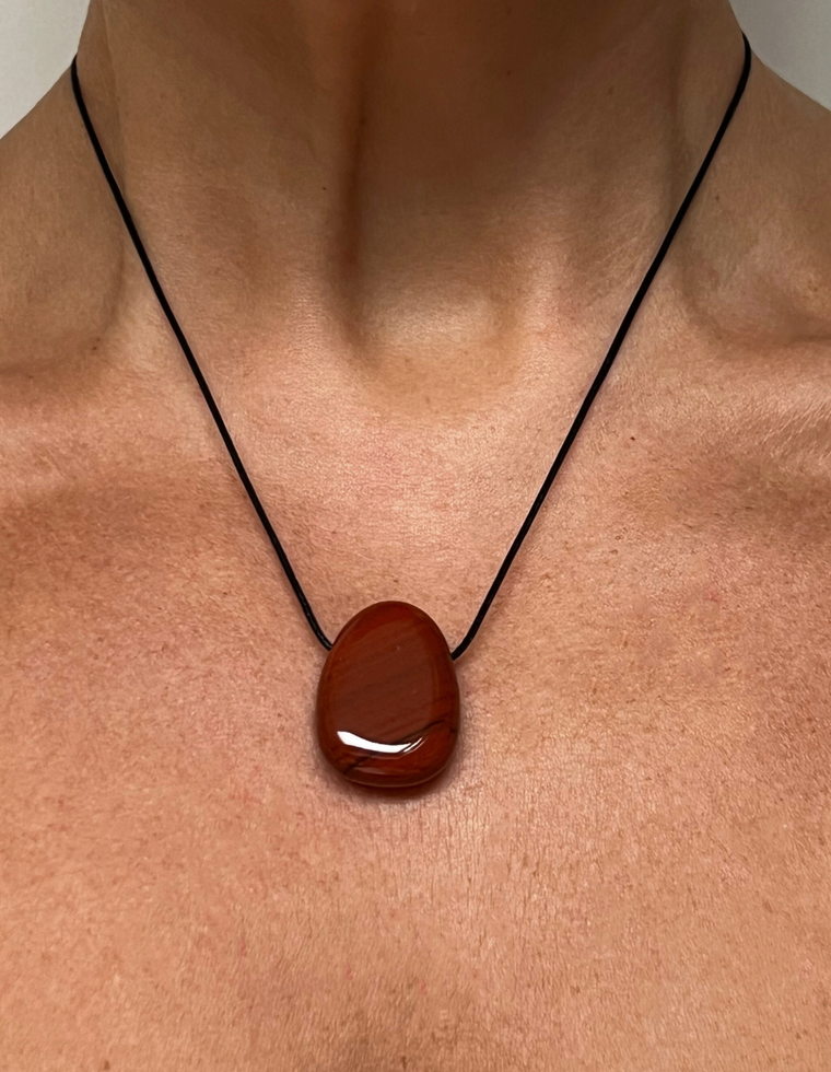 Vaelis III - Red Jasper Forma Pendant