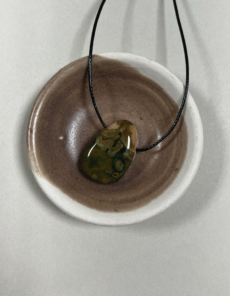 Marathis - Green Rhyolite Forma Pendant