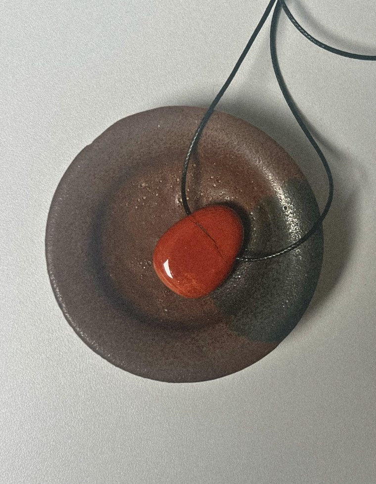 Marun VII - Red Jasper Forma Pendant