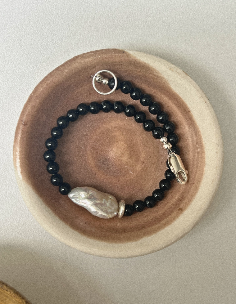 Selvena - Onyx & Pearl Bracelet