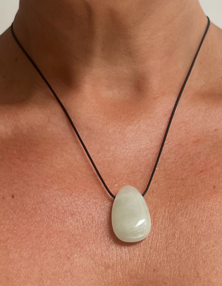 Verdala III - Bowenite Forma Pendant