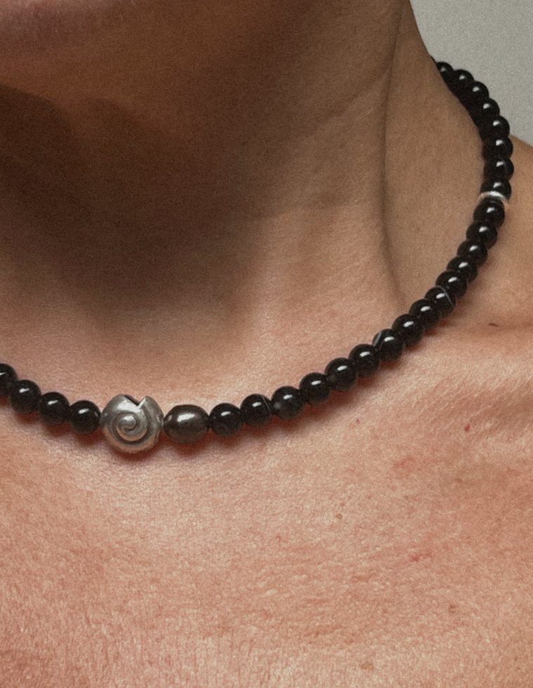 Morlinne - Obsidian & Pearl Necklace