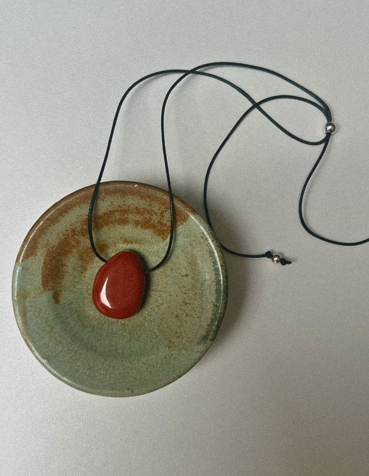 Marun V - Red Jasper Forma Pendant