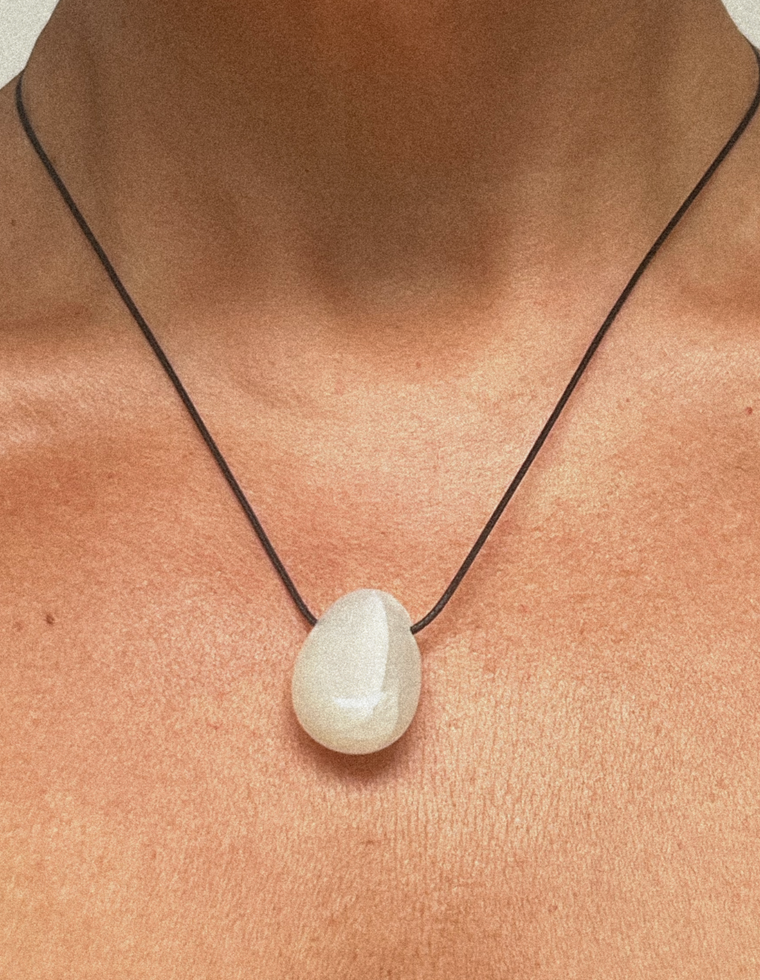Alune II - Moonstone Forma Pendant