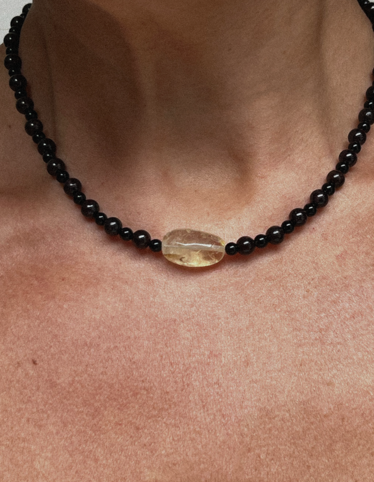 Velorin - Garnet & Onyx Necklace