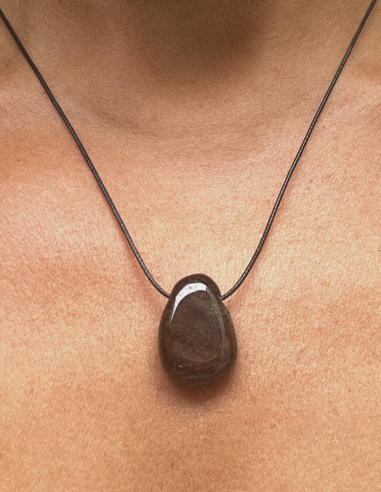 Nysera - Garnet Forma Pendant