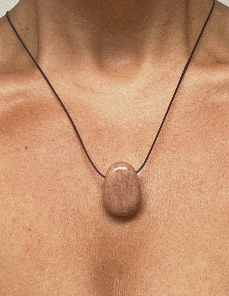 Nayeli - Peach Moonstone Forma Pendant