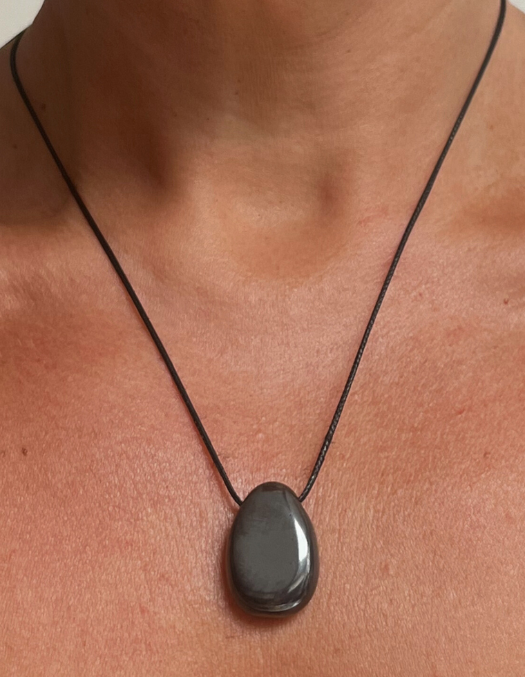 Pallas III - Hematite Forma Pendant