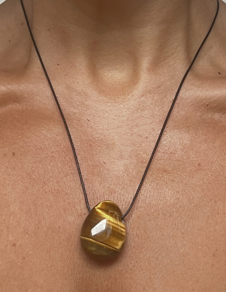 Soralen IV - Tiger Eye Forma Pendant