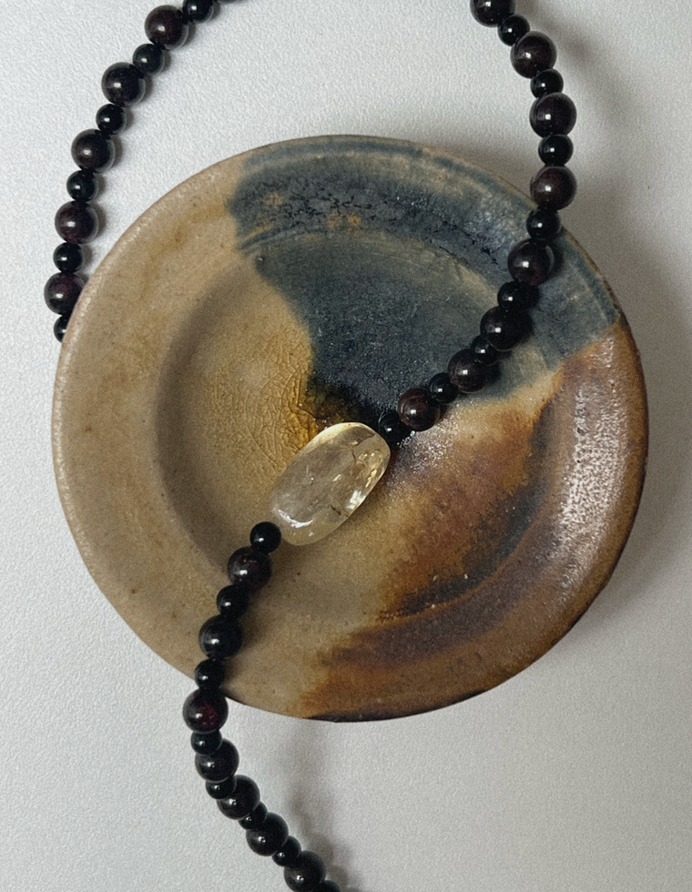Velorin - Garnet & Onyx Necklace