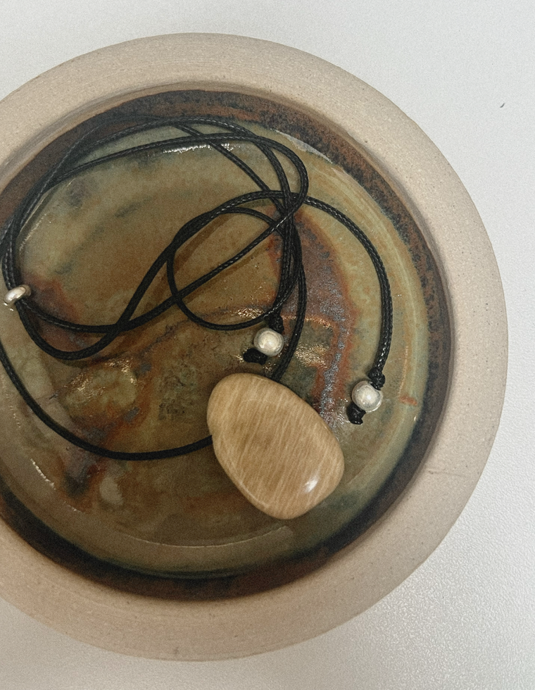 Alune - Moonstone Forma Pendant