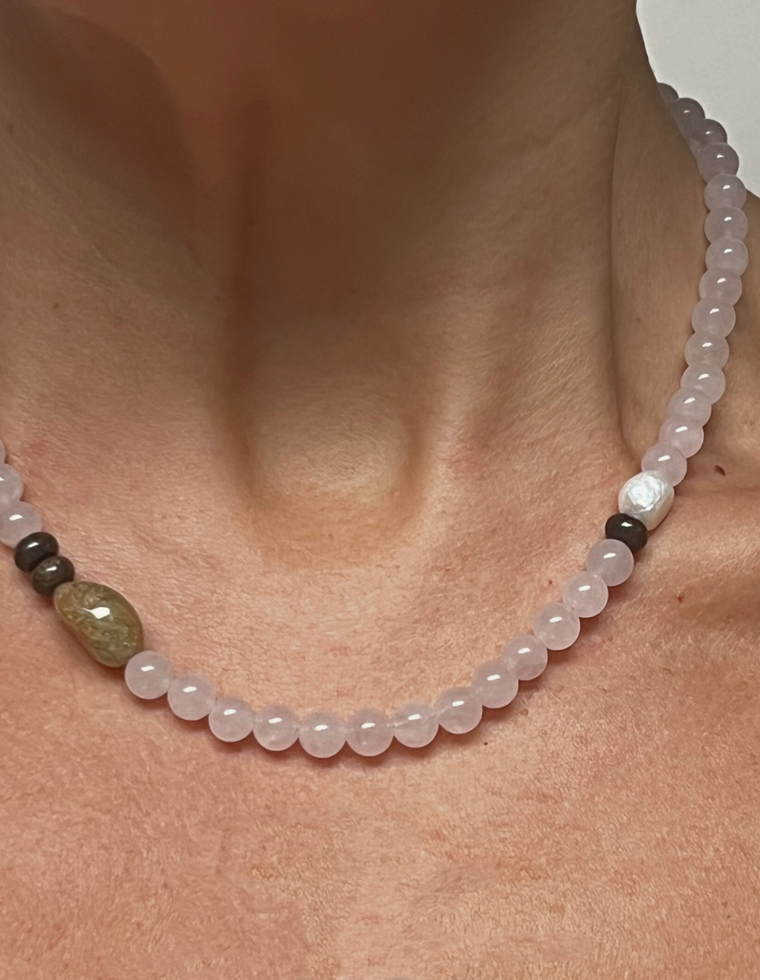 Vaelith - Beryl & Garnet Necklace