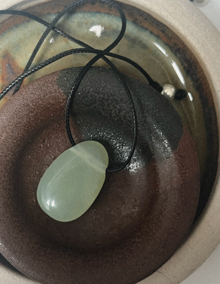 Verdala - Bowenite Forma Pendant