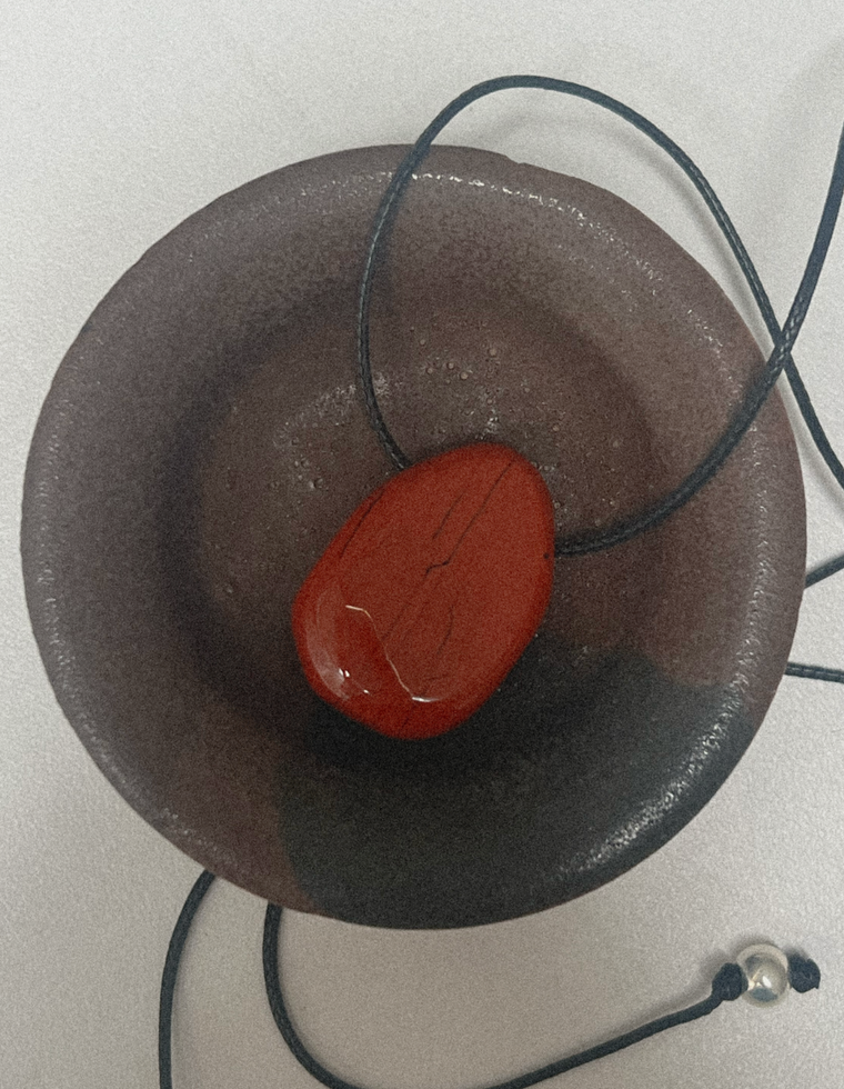 Marun III - Red Jasper Forma Pendant