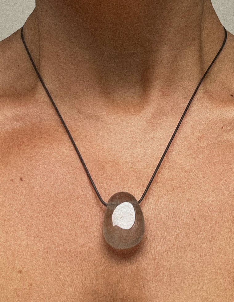 Elyra III - Quartz Forma Pendant