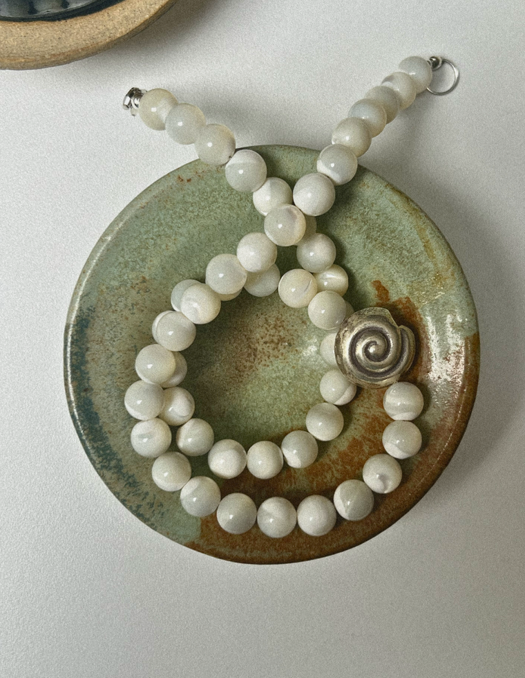 Lucira - Mother of Pearl Necklace