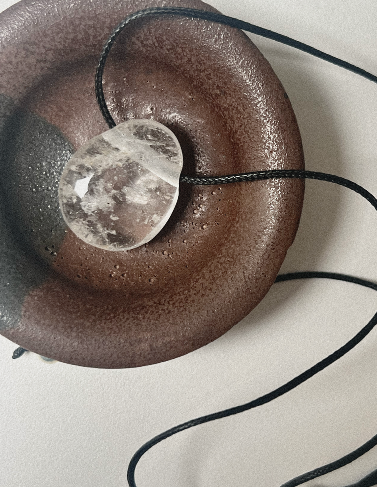 Elyra - Clear Quartz Forma Pendant