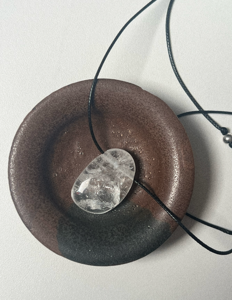 Elyra II - Clear Quartz Forma Pendant
