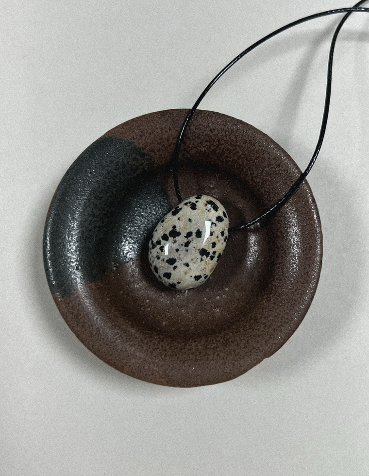 Caelyth V - Dalmatian Jasper Forma Pendant