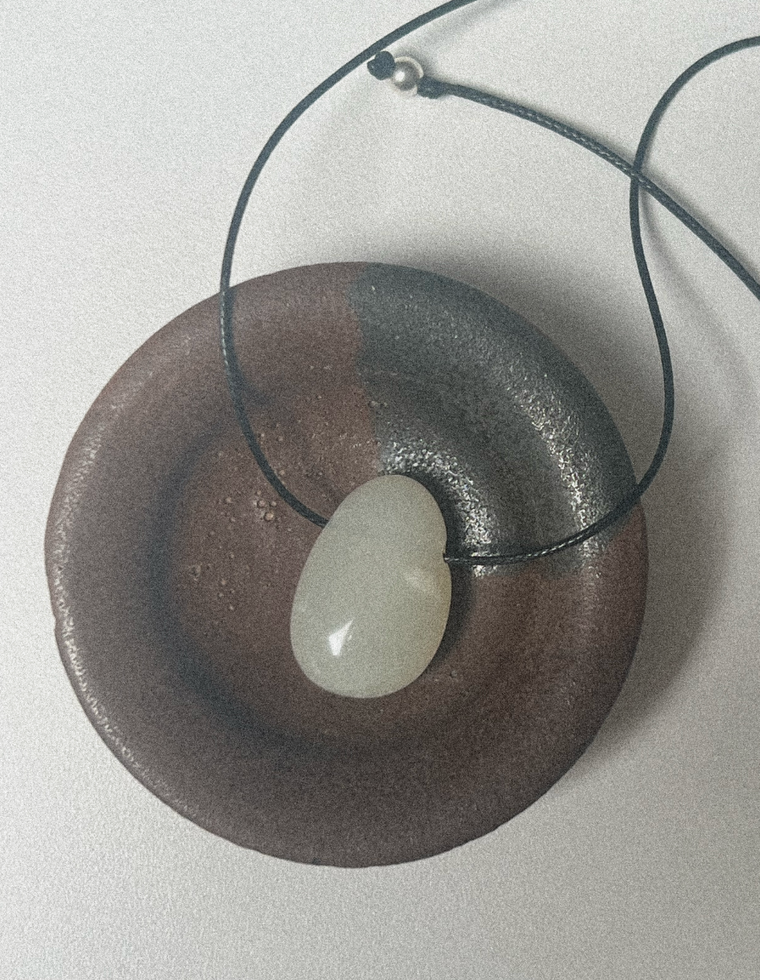 Alune II - Moonstone Forma Pendant