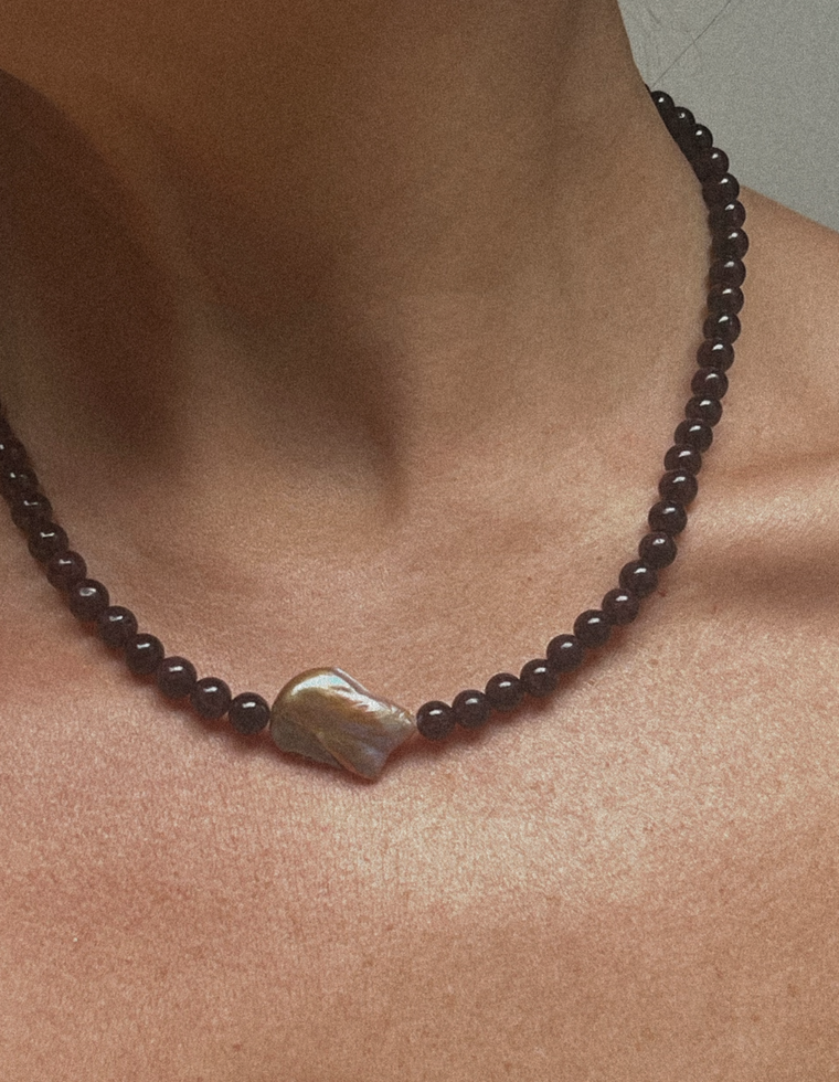 Anthera - Garnet & Pearl Necklace