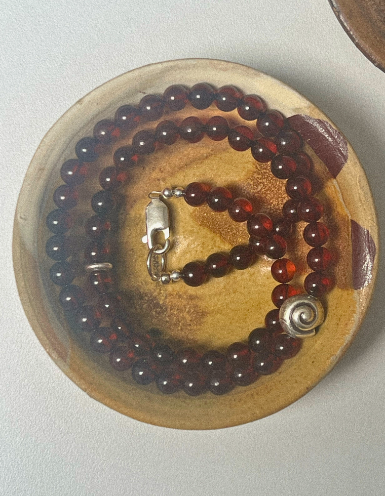 Velune - Amber Spiral Necklace