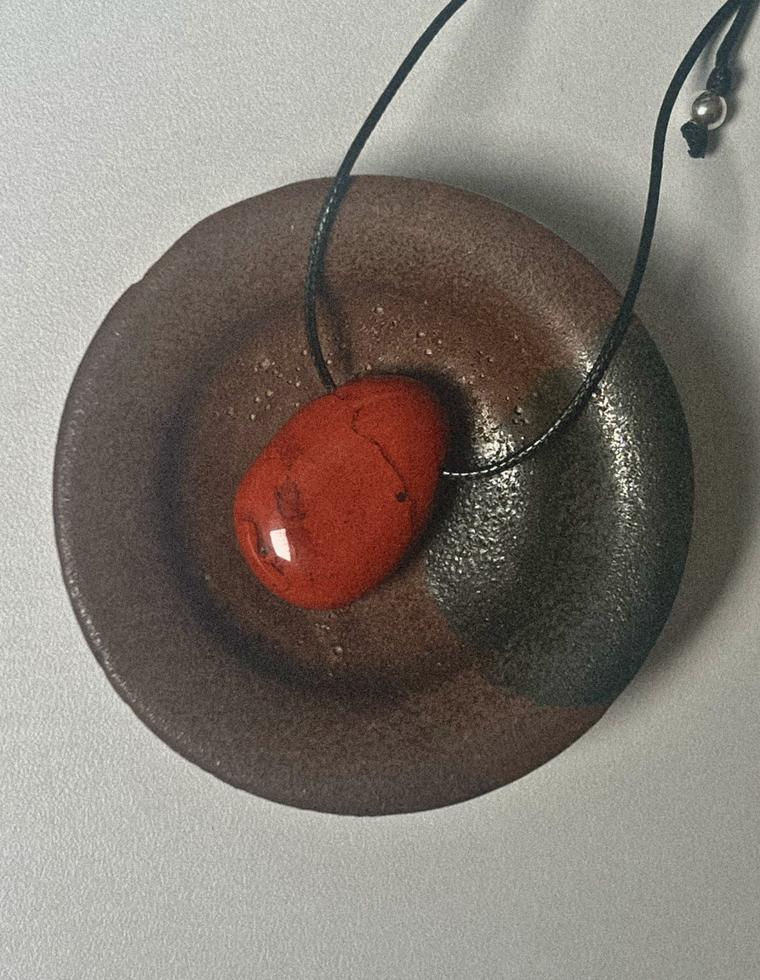 Marun VI - Red Jasper Forma Pendant