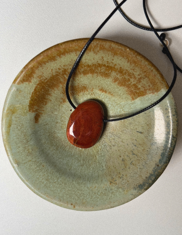 Vaelis - Red Jasper Forma Pendant