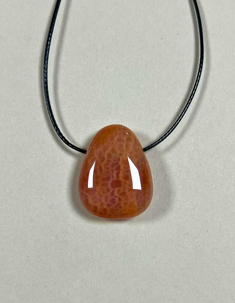 Veyona - Crab Fire Agate Forma Pendant