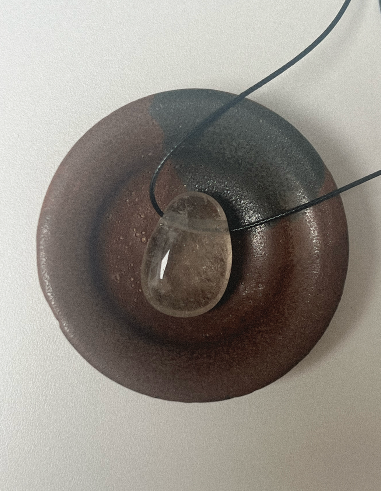 Elyra III - Quartz Forma Pendant