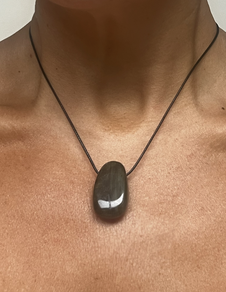 Veyra II - Labradorite Forma Pendant