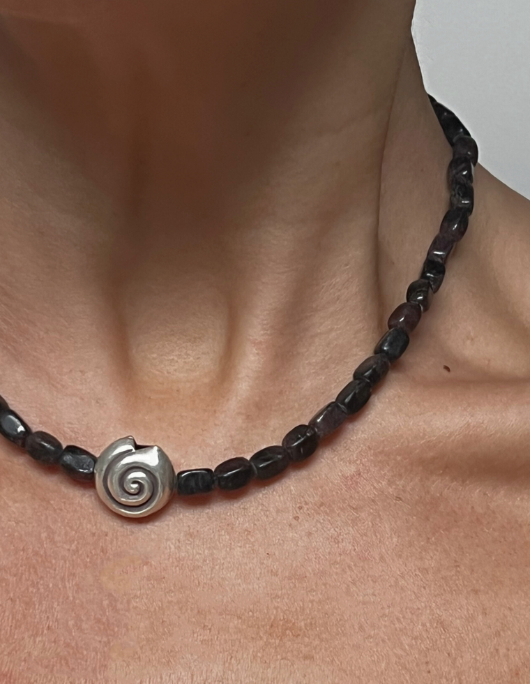 Dravira - Garnet Necklace