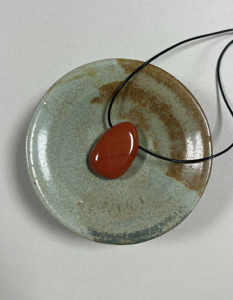 Marun VI - Red Jasper Forma Pendant