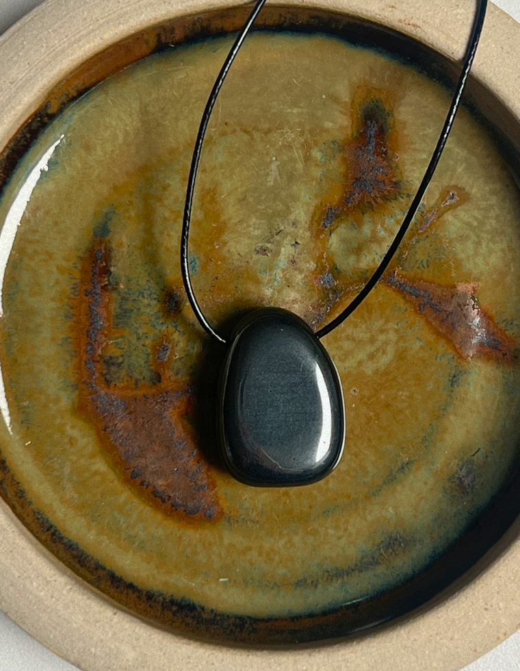 Hematite Forma Pendant