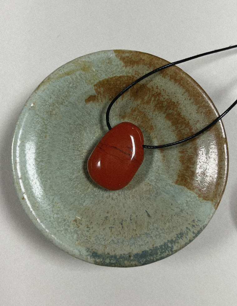 Marun V - Red Jasper Forma Pendant