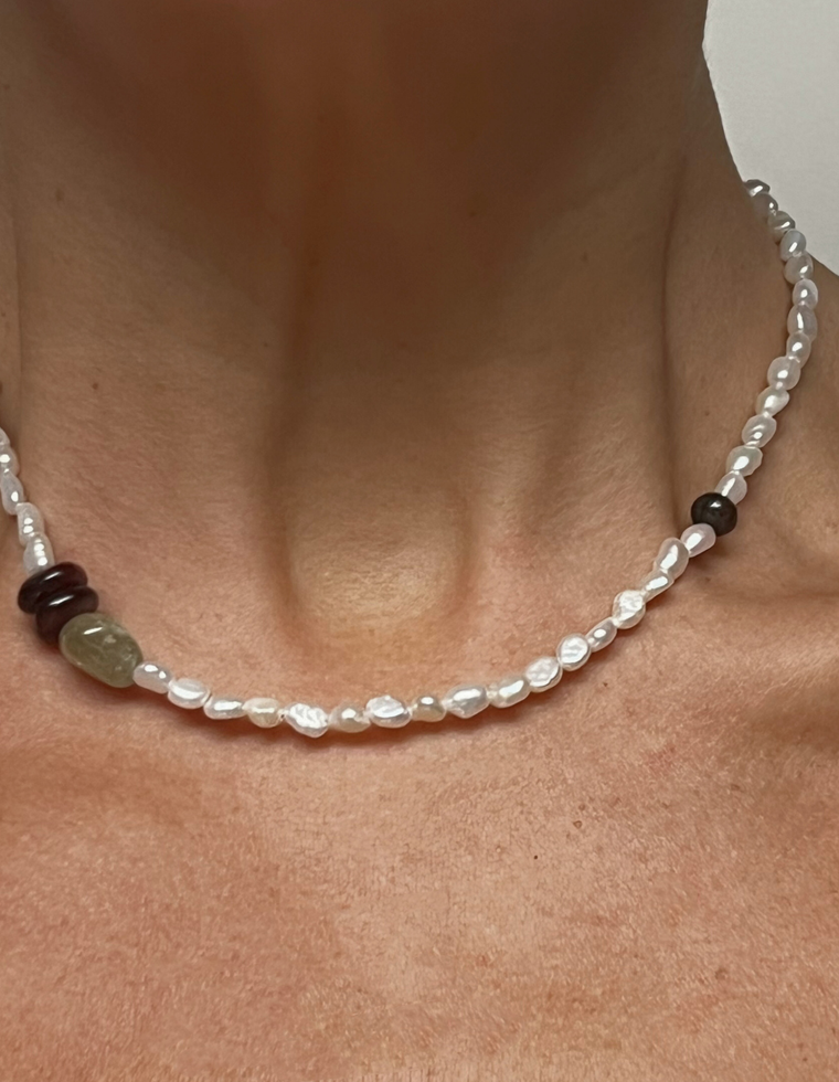Calveth - Pearl & Garnet Necklace