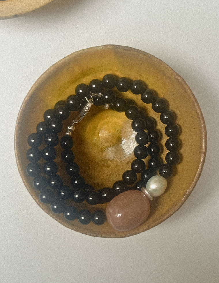 Solmaris - Onyx & Moonstone Necklace