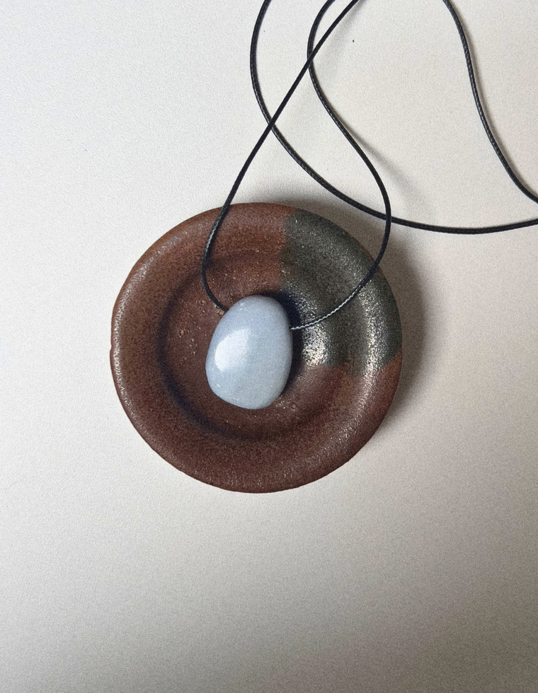 Selani II - Angelite Forma Pendant