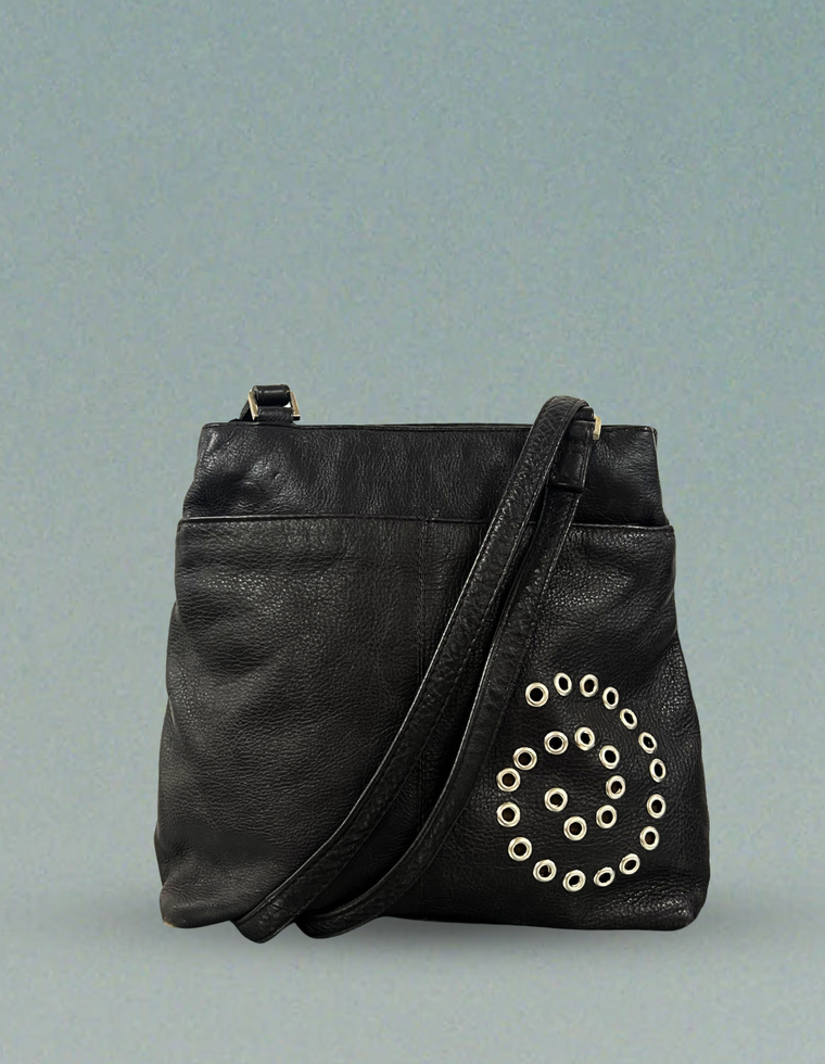 Spiral Stud Vintage Leather Bag / Piece 38