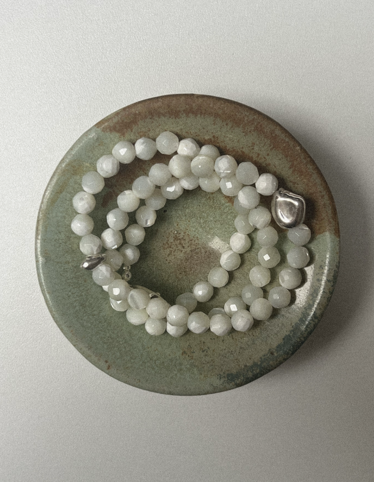 Sylgar - Mother of Pearl Necklace