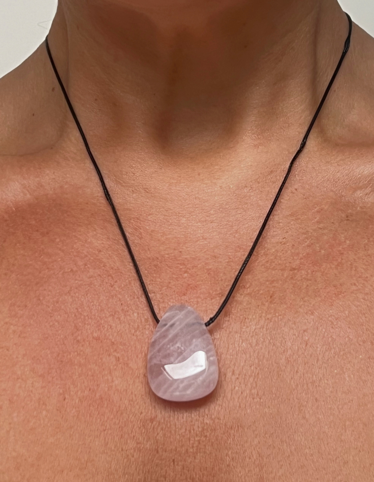 Cavara II - Rose Quartz Forma Pendant