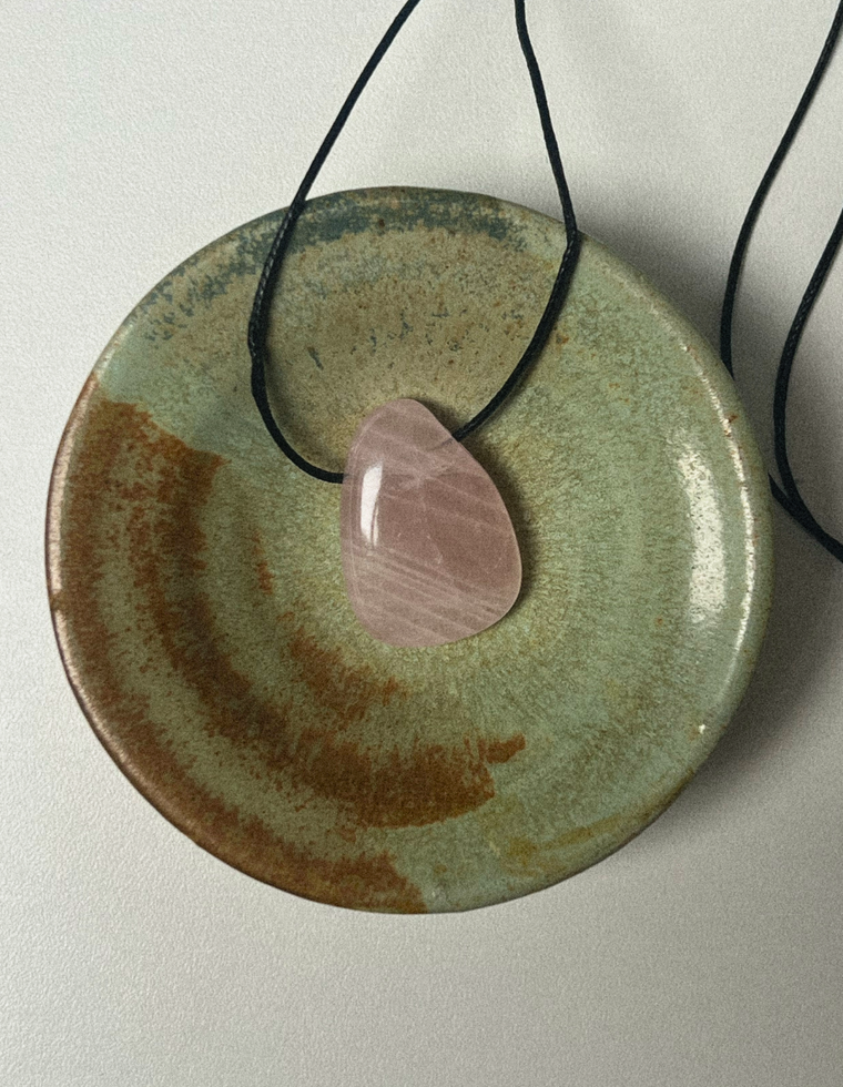 Cavara II - Rose Quartz Forma Pendant