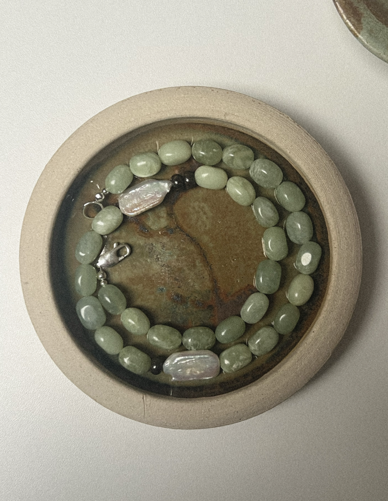 Veloria - Bowenite & Pearl Necklace